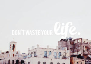 Postikortti: Dont waste your life
