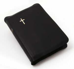 Keskikokoinen nahkakantinen Raamattu, 33/38-käännös, uusi taitto, musta, (reunahakemisto, vetoketju)