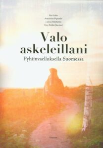 Valo askeleillani - Pyhiinvaelluksella Suomessa