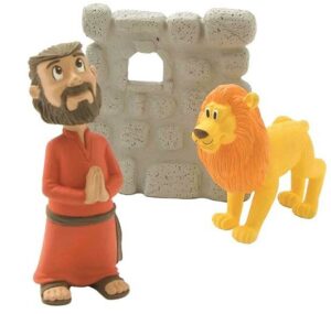 Lelu / figuuri (Daniel, leijona ja muuri) ja pieni kirja (engl.)